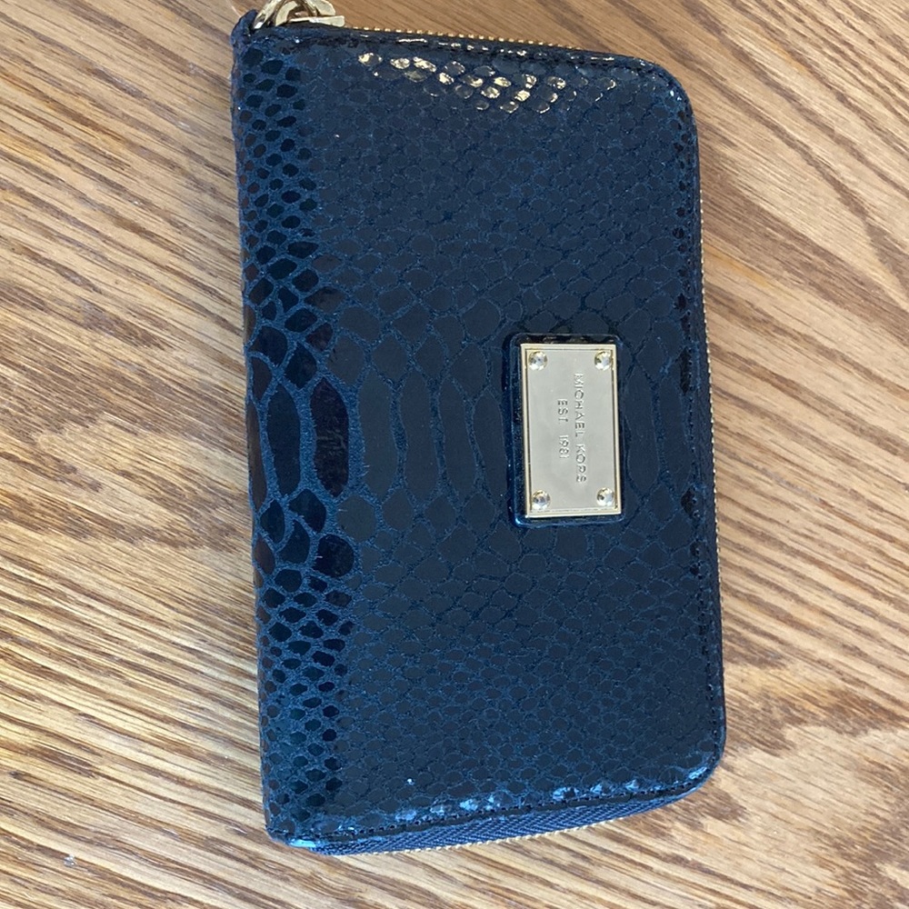 EUC Michael Kors black medium wallet
